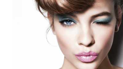 Model Glitter Makeup